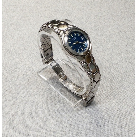 Citizen Eco-Drive Watch Womens 27mm Blue Dial Date E010-K16393 Silver Tone 5.5\